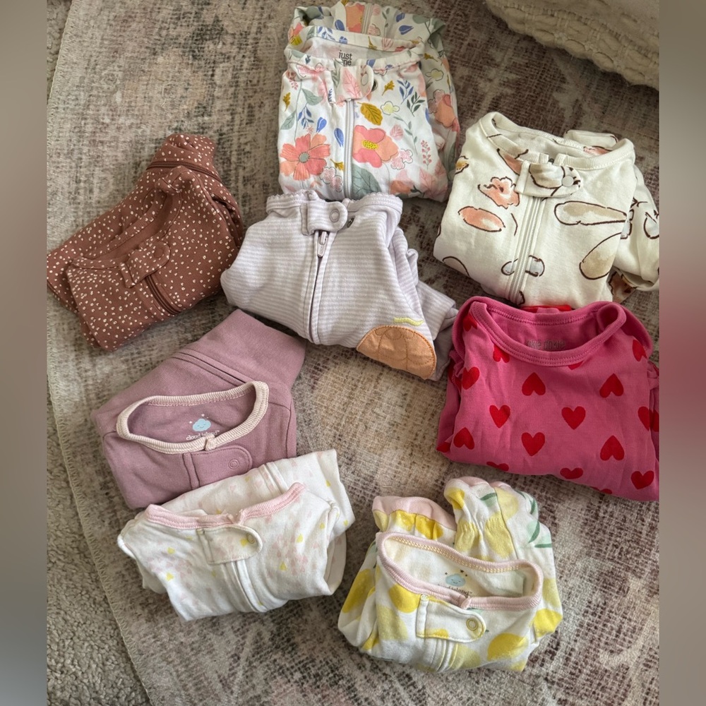 Lot of 8 baby girl pajamas Newborn